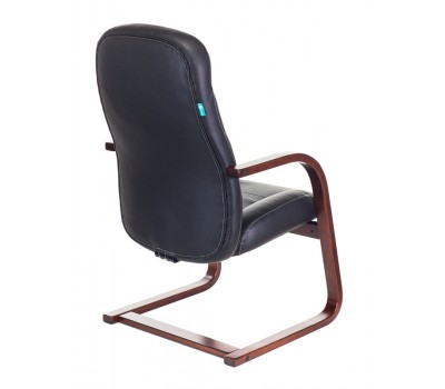 Кресло Бюрократ T-9923WALNUT-AV черный кожа полозья дерево Кресло Бюрократ T-9923WALNUT-AV черный кожа полозья дерево